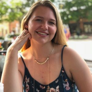 Meet your Posher, Caitlin